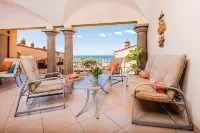 Tamarindo Beach Penthouse with Private Jacuzzi and A/C