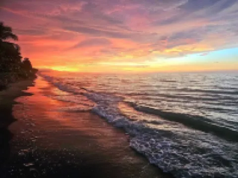 Charming 2-bedroom house with WiFi, AC in Dibulla, ocean view.