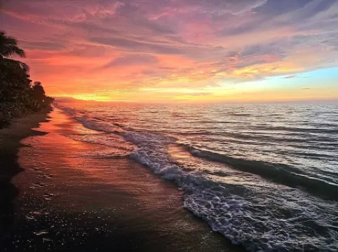 Charming 2-bedroom house with WiFi, AC in Dibulla, ocean view.