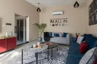 An opulent 4 bed villa resonating a quaint outhouse in the heart of Pink City!