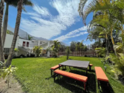 Riverfront house with private pool and garden Hotels in 