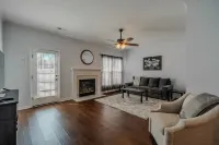 Cozy, Updated 2BR/2.5BA End-Unit Townhome, Greer SC