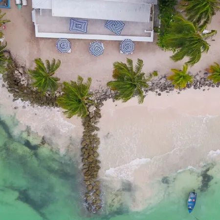 Luxe Private Pool Villa in Porters Place, Exclusive Beach Club Access, Gym & BBQ