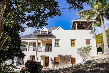 Nonsuch Bay 3 bedroom duplex private apartment