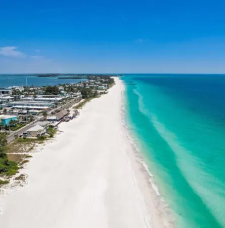 Luxury 3-bedroom home minutes to Anna Maria Island and downtown Bradenton Отели рядом с достопримечательностью «Запад Гейт»