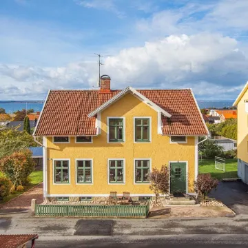 Character  2 bedroom ground floor unit in the heart of Gränna