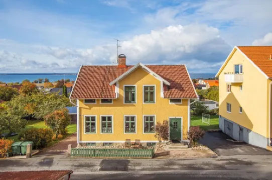 Character  2 bedroom ground floor unit in the heart of Gränna