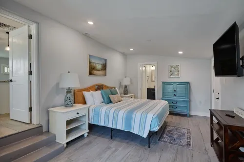 3 Min Walk to the Beach!!!!! Fenced in Back Yard.