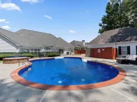 Welcome to Pool Azul! Guest House & Pool. Two King Size Beds. Hotels in Suwanee
