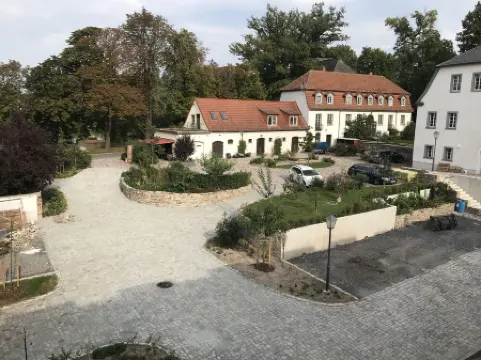 Sunny and cozy top floor apartment with a view of the countryside Отели в г. Заале-Орла