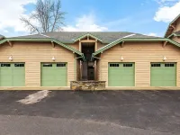 Cozy Getaway at The Lazy Bear Lodge: 3BR/2BA in Dover, ID! Hotels in Dover