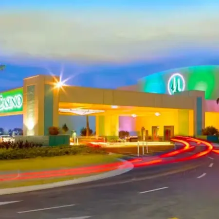 Epic! 3 Miles~Hard Rock Stadium. King Bed-Grill-Free Parking. Midpoint Location!