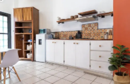 Free Parking, 6min->Beach & DWN, 950Mbps, KingBed, Laundry Service, PetsOK