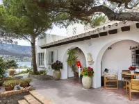 Incredible villa on the Costa Brava with direct access to the sea and two swimming pools Hotel di El Port de la Selva