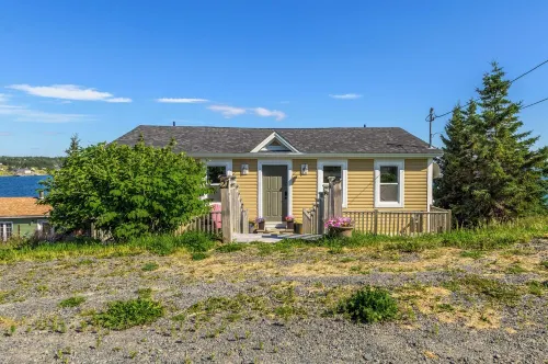 Modern Home Steps from Brewery with Ocean View Hotels in Dildo