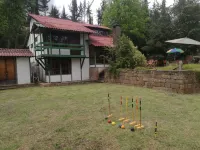 Beautiful 4-bedroom country house in the forest! Wi-Fi, 1.7 acre land Hotels in Sutatausa