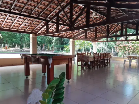 Retreat for up to 20 people, swimming pools, wi-fi, air conditioning, 8 minutes from Termas.