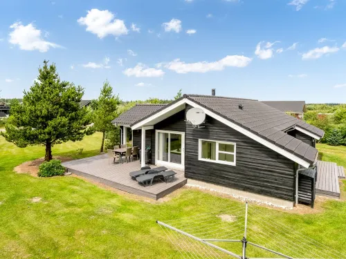 "Lissi" - 3.5km from the sea Hotels in Brovst