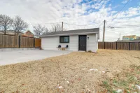 Central & Modern Studio w/ Workspace in Owasso! - Wifi