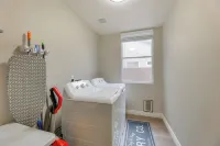 4 Mi to Riparian Preserve: Mesa Abode w/ Hot Tub - Homestays