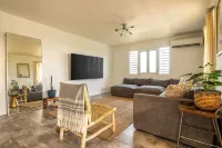 Spacious 7-bedroom villa in Rio Grande w/ pool, OCEAN VIEW, 5 mins to beach!