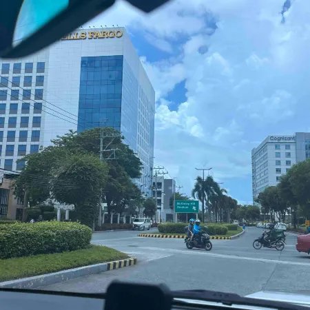 Luxurious Studio in McKinley Hill with City View