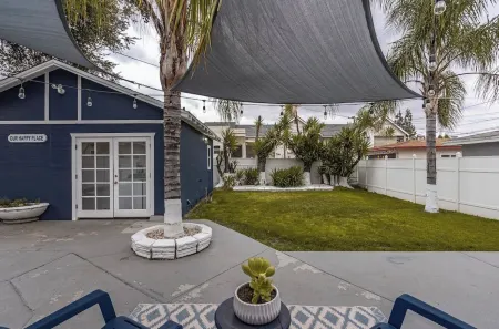 Cheerful Studio Monrovia Old Town/Pasadena/COH Отели в г. Монровия