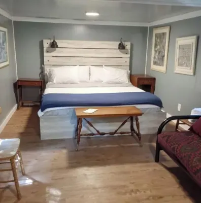 The "40 Steps" Cabin Tiny house