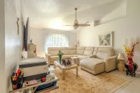 1 Flint and Kingscrest, LLC - Cozy Home Shared with Host Hotels in Apopka