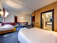 Novotel Suites Muenchen Parkstadt Schwabing Hotels near Scheidplatz underground station