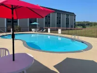Quality Inn & Suites - Pools