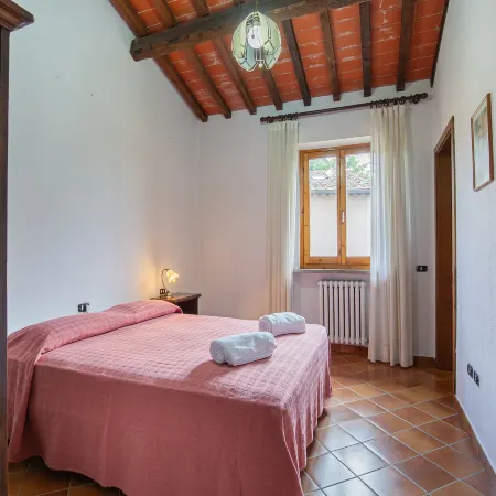 Spacious Tuscany Retreat