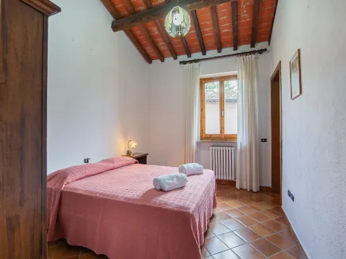 Spacious Tuscany Retreat