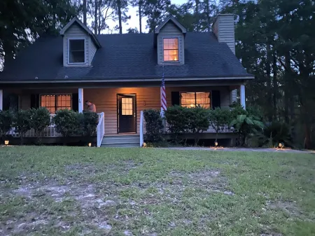 Donna’s Charm: 3 bedroom/king suite/pools/golf