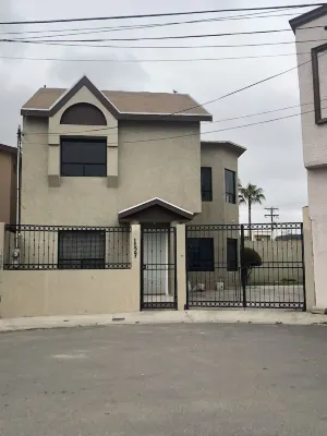 Spacious Home with AC - 5 Minutes from Downtown