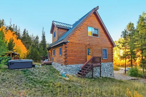 Peaceful 3-bedroom cabin 20 minutes to Winter Park Resort - hot tub, EV charger