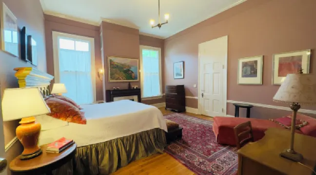 Rothschild-Pound House Inn