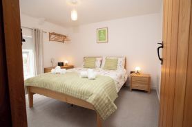 Cottage - Sleeps 4 - Garden - Parking