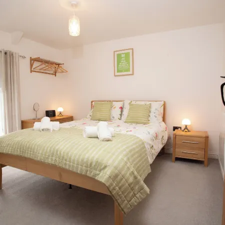Cottage - Sleeps 4 - Garden - Parking