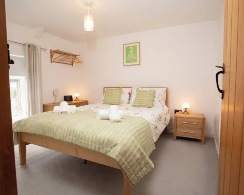 Cottage - Sleeps 4 - Garden - Parking Hotels in Llanelli