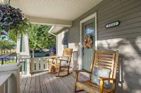 L2 - 5Br Fall Retreat  Fire Pit, Fenced Yard, 1 Mile to Lake Michigan Beach - 4-Star