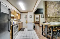 Rare 4-Acre Smoky Mtn Escape 3 Mi from Gatlinburg - spa