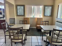 Super 8 by Wyndham Laurel - breakfast