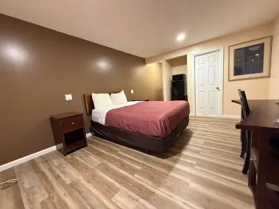 Travelers Motor Lodge Hotels near Mother Nature's Florist