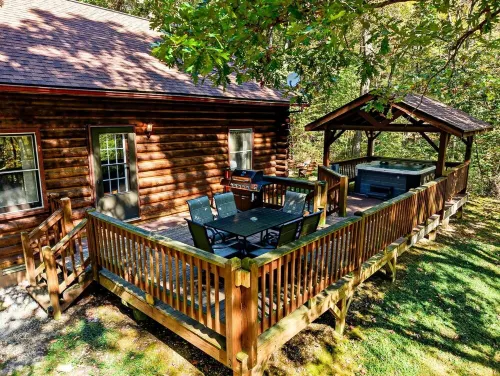 Hocking Hills Secluded Cabin • Hot Tub • Fireplace