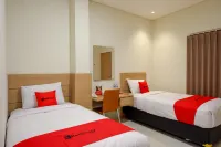RedDoorz Near Exit Tol Banyumanik 2 Hotels in Pudakpayung