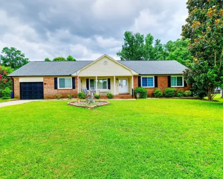 Welcome to “Persimmon Grove” the Cozy Farmhouse with Modern Amenities Hotels in Seventy-First