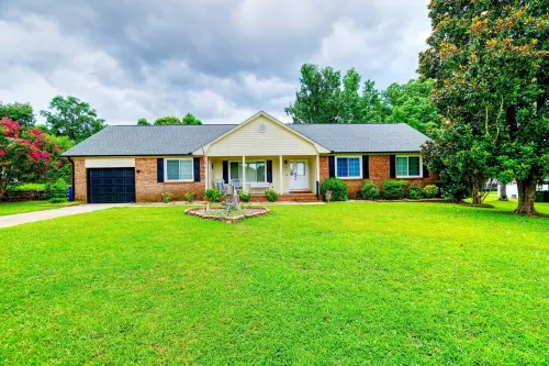 Welcome to “Persimmon Grove” the Cozy Farmhouse with Modern Amenities Hotel a Seventy-First