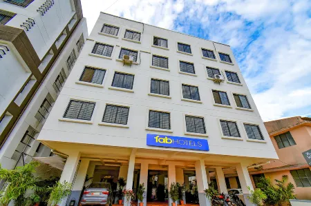FabHotel White House - Nr Sinhagad Speciality Hospital Отели рядом с достопримечательностью «СКТРС Пуна Институт оф Компьютер Текнолоджи»