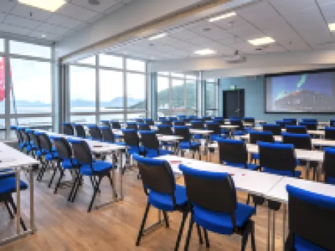 トーン ホテル ハルスター ハーシュタのホテル